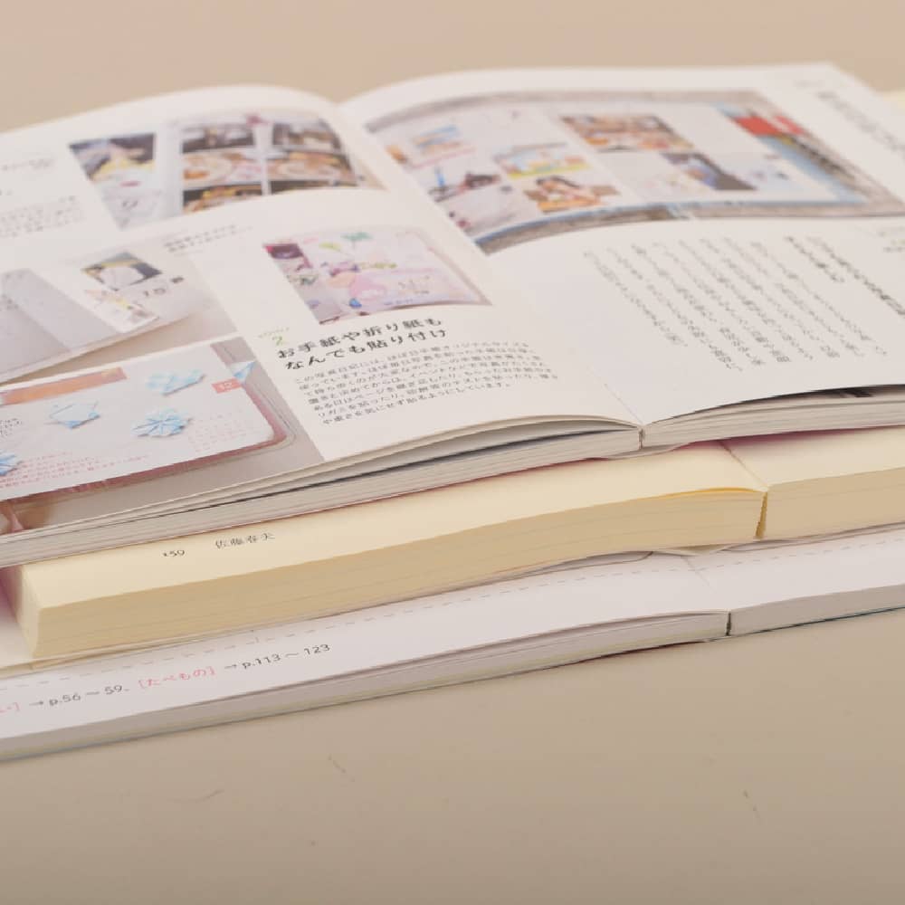 並製本なのに水平に近く開いたまま 手を離しても閉じない製本