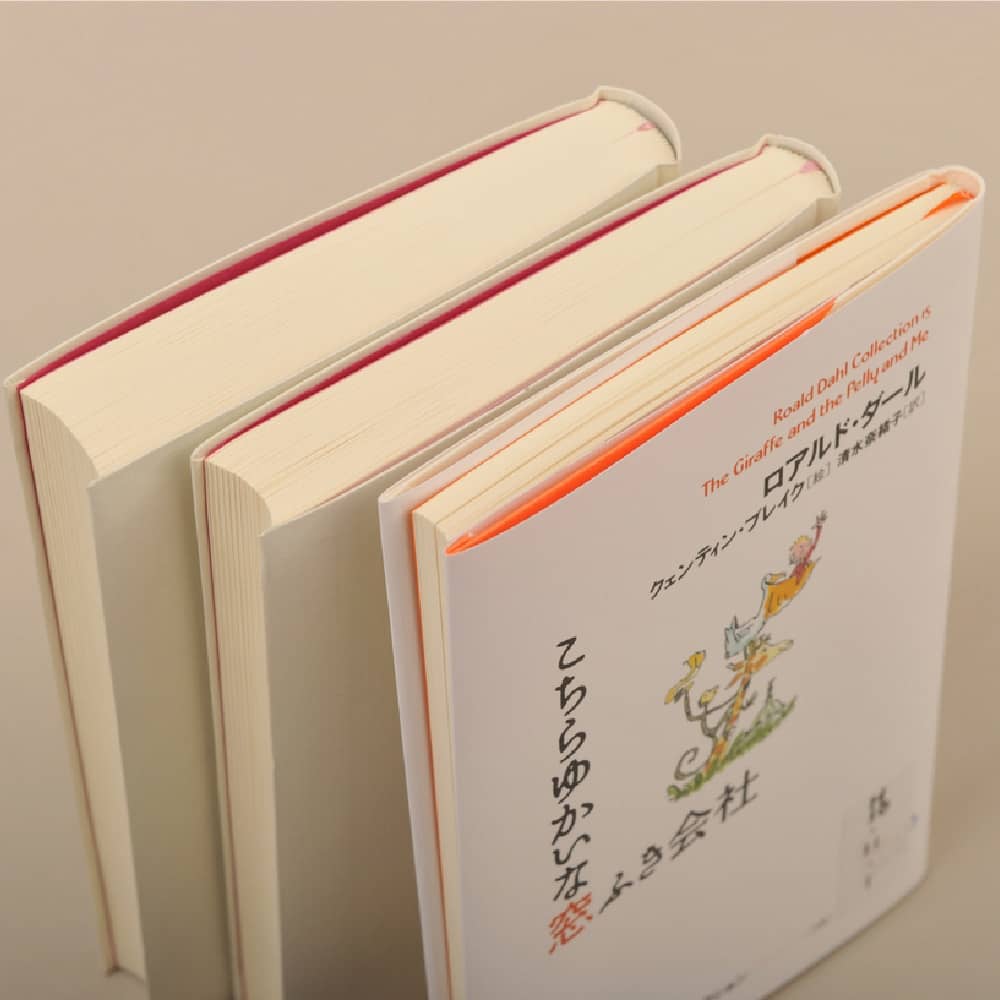並製本なのに水平に近く開いたまま 手を離しても閉じない製本